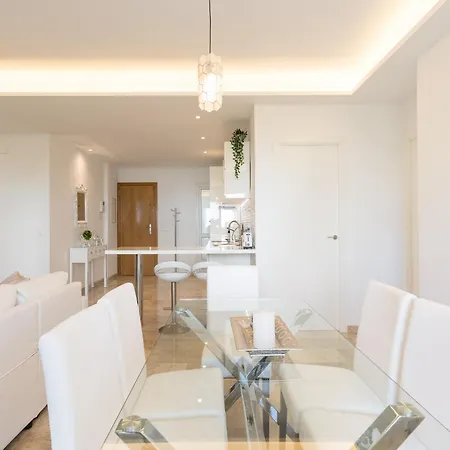 Apartamento Sunny With Communal Pool