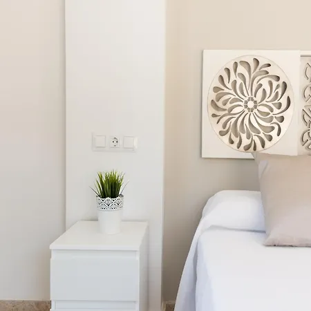 Apartamento Sunny With Communal Pool