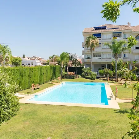 Sunny With Communal Pool Apartment